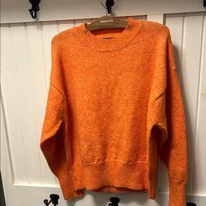 Lyla & Luxe Orange Crew Neck Sweater M